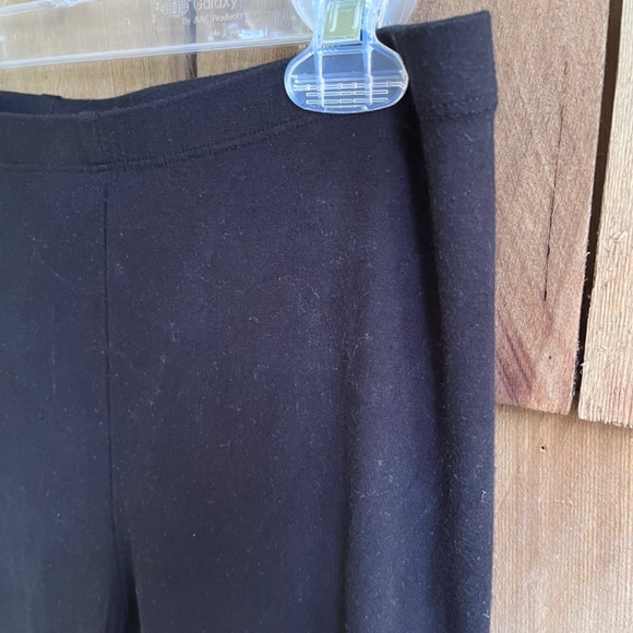 Karen Kane black capri leggings made in USA - Picture 4 of 6